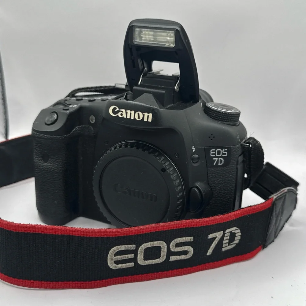 Canon EOS 7D Black with Red Strap. 26,840 shutter count!